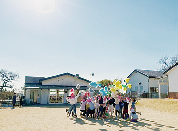 年少組への進級がスムーズになるように集団生活のルールなどを学べる内容を紹介いたします。